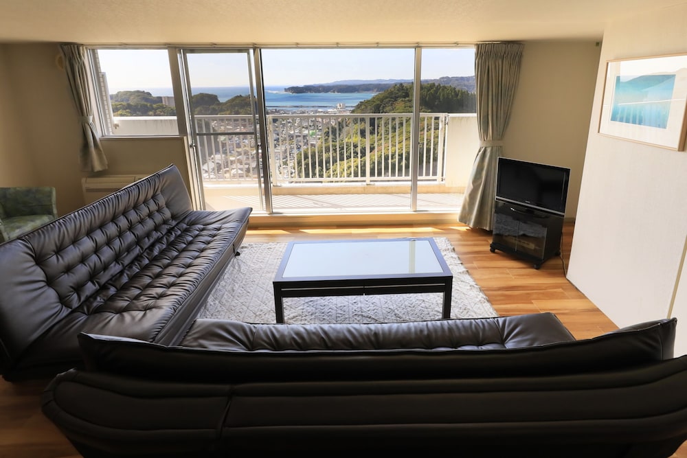 [Non-Smoking] Western Room (2 Beds+2 Sofa Beds)/Ocean View - Photo 3