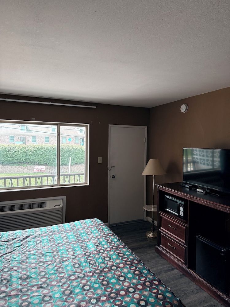 Standard Room, 2 Queen Beds, Smoking photo 1