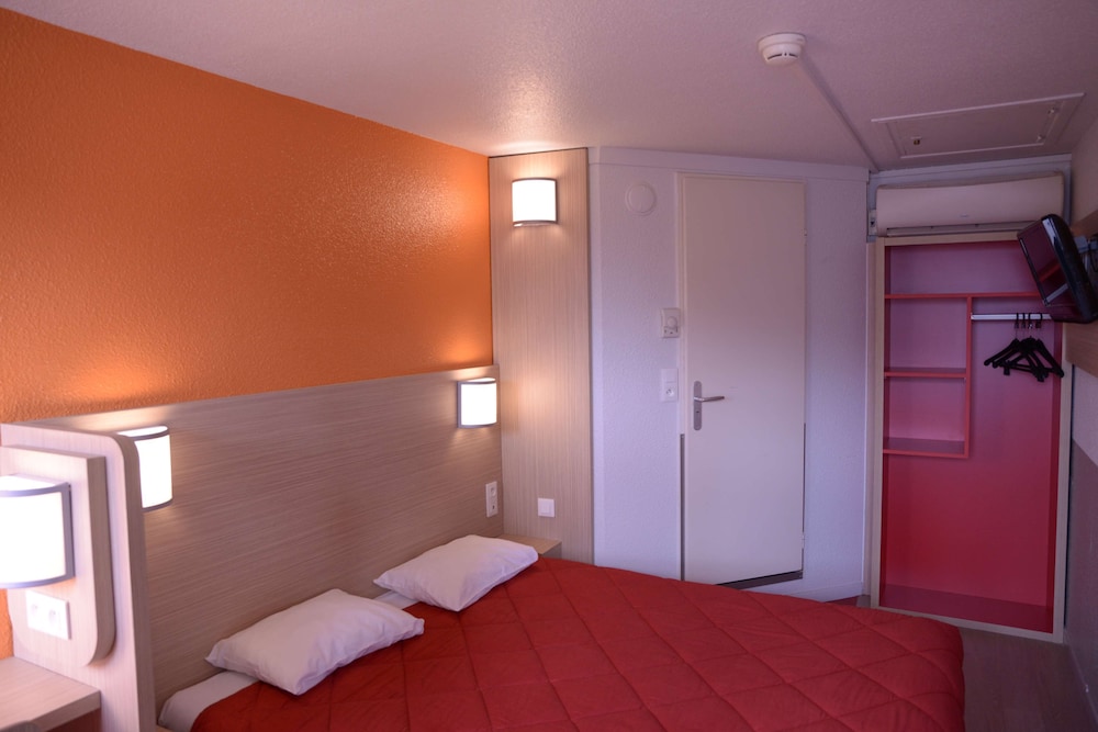 Standard Room, 3 Twin Beds - Photo 4