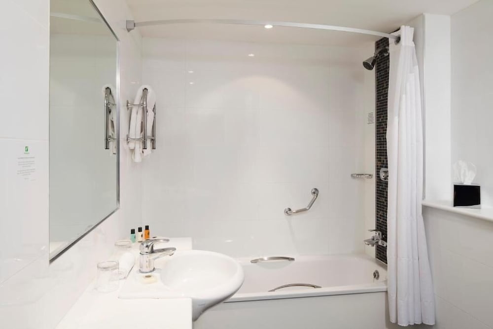 Executive Room - Photo 1
