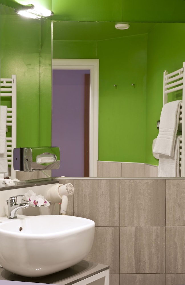 Classic Double or Twin Room - Photo 8