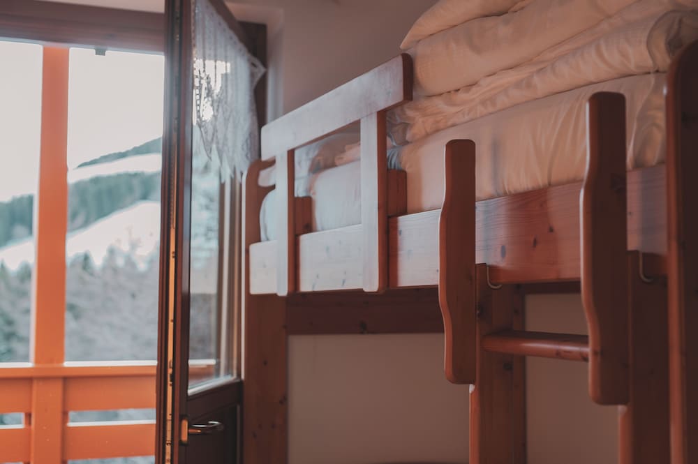 Twin Room, Balcony, Mountain View