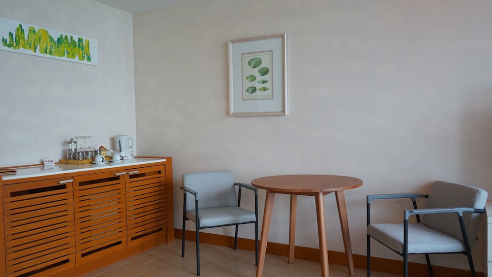 203 The Supreme Seaview: Beach Zone photo 3