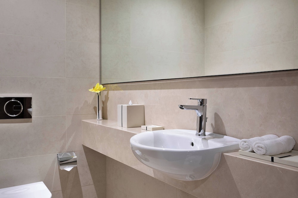 Business Suite, 1 Bedroom, City View - Photo 11