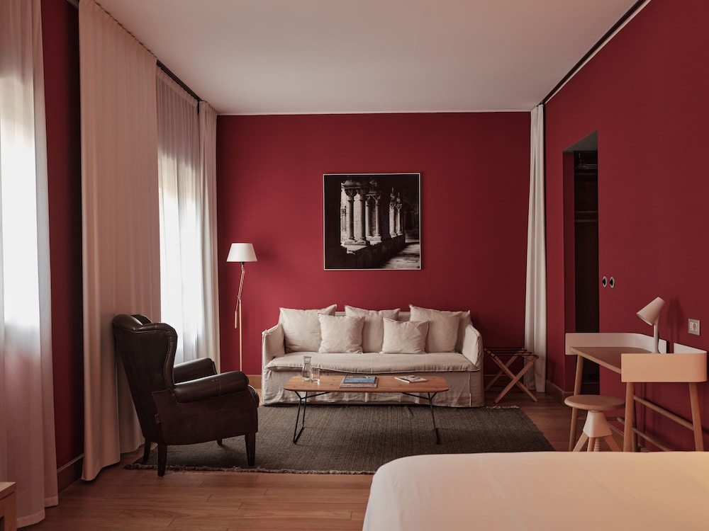 Deluxe Double Room, City View