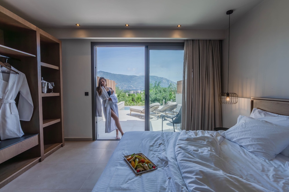Executive Junior Suite with Private Pool & Sea View - Photo 9