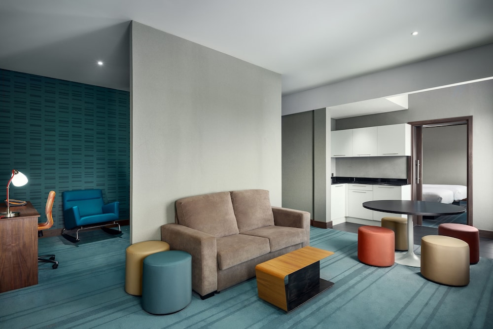 Suite, 1 King Bed with Sofa bed photo 2