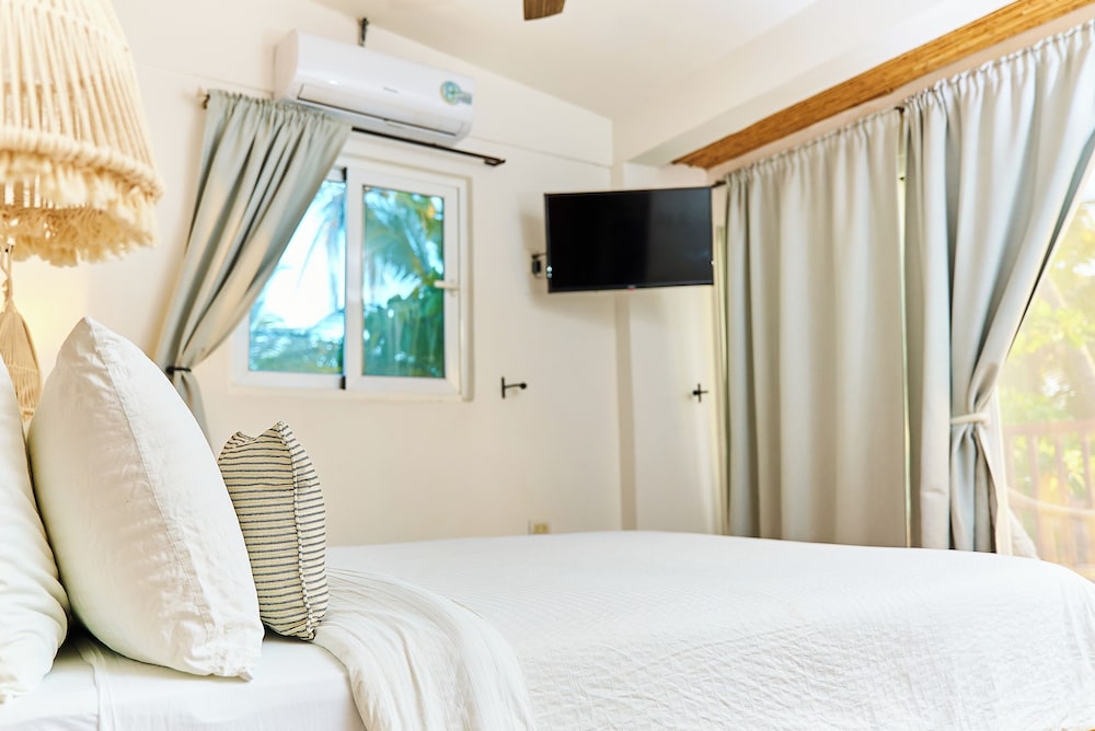 Deluxe Double Room, Sea View, Oceanfront (B) photo 2