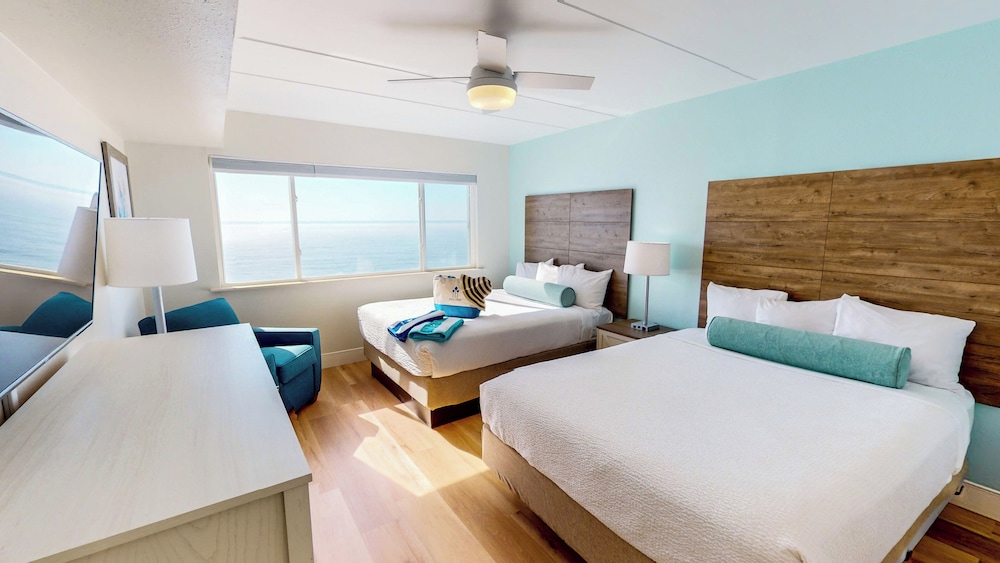 Family Condo, 2 Bedrooms, Oceanfront (Corner Balcony) photo 1
