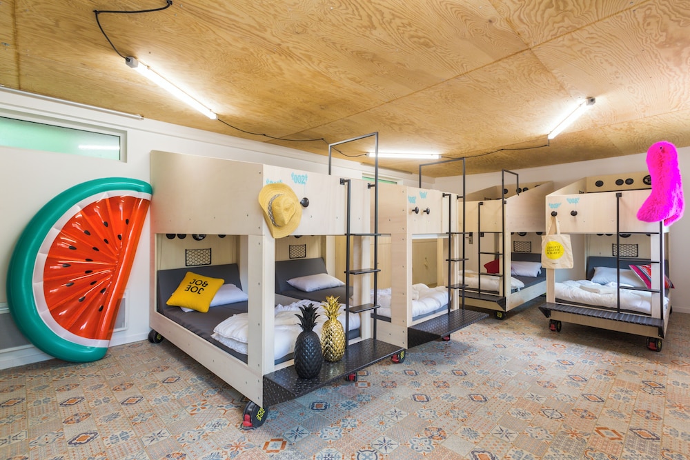Private Bedroom for 12 people with shared bathroom photo 1