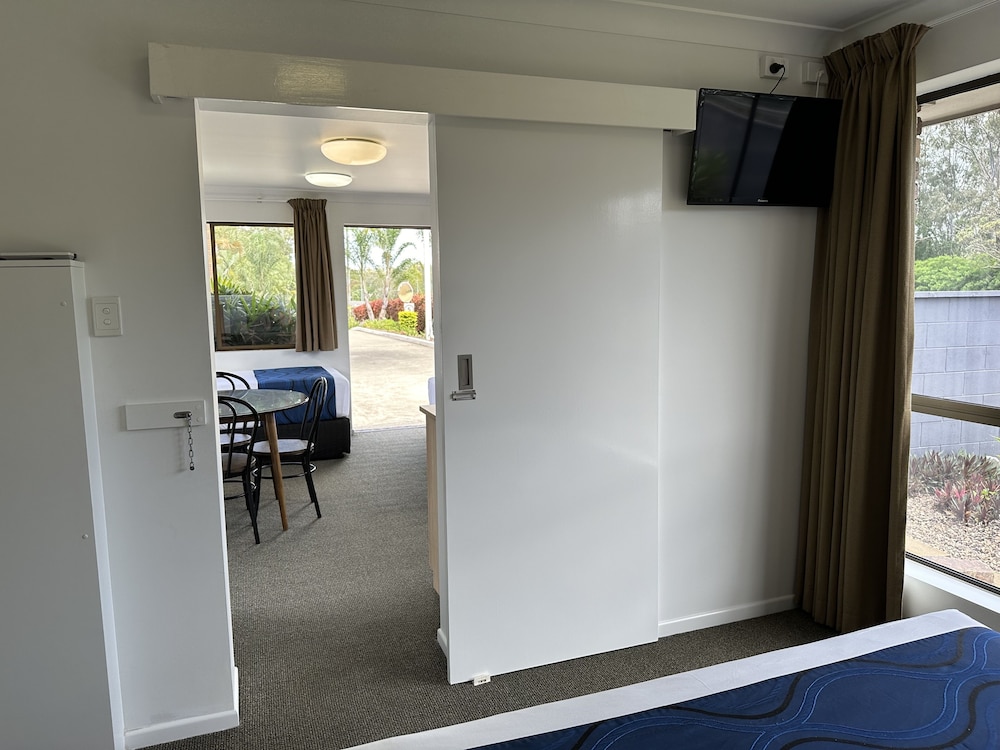 Family Room, 2 Bedrooms, Non Smoking, Jetted Tub (Executive Family Suite) photo 3