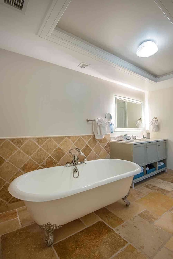 Captain's Suite - Photo 7