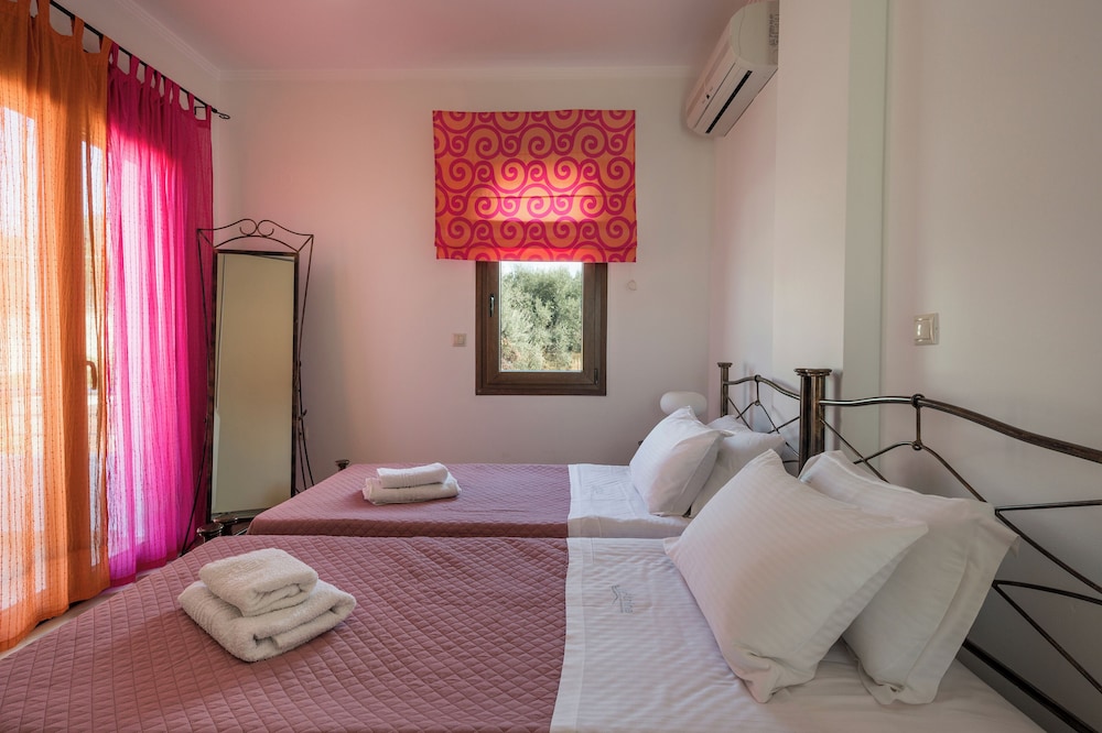 Family Villa, 6 Bedrooms, Private Pool, Garden View