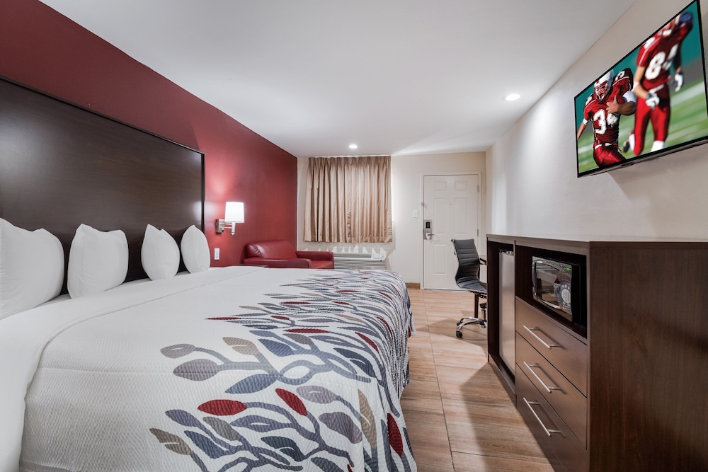 Deluxe Room, 1 King Bed, Non Smoking - Photo 3