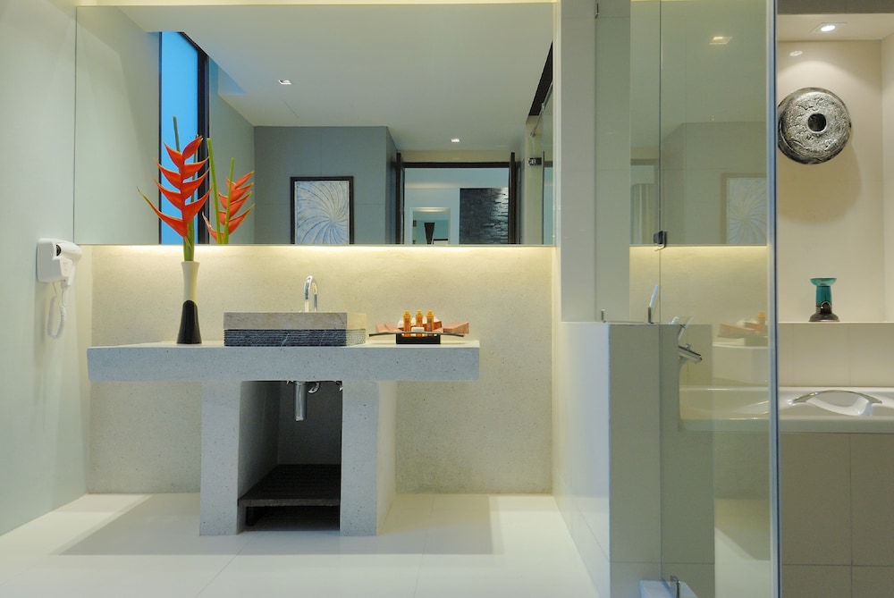 Premium Villa Pool View thumbnail 6