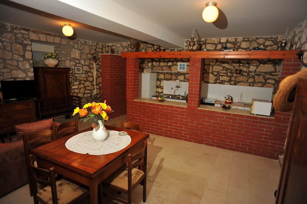Apartment (Piv - 10 m from beach - A1(6)) photo 2