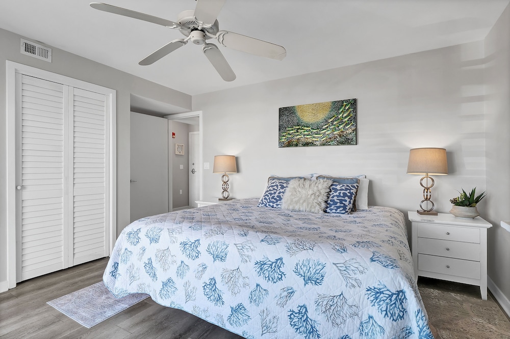 Exclusive Suite, 1 King Bed with Sofa bed, Kitchenette, Ocean View