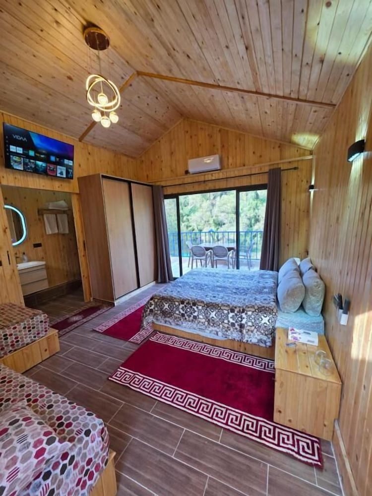Senior Cabin photo 3