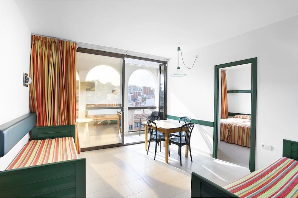 Apartamento Familiar, 1 habitación, Balcón, Vista parcial al mar