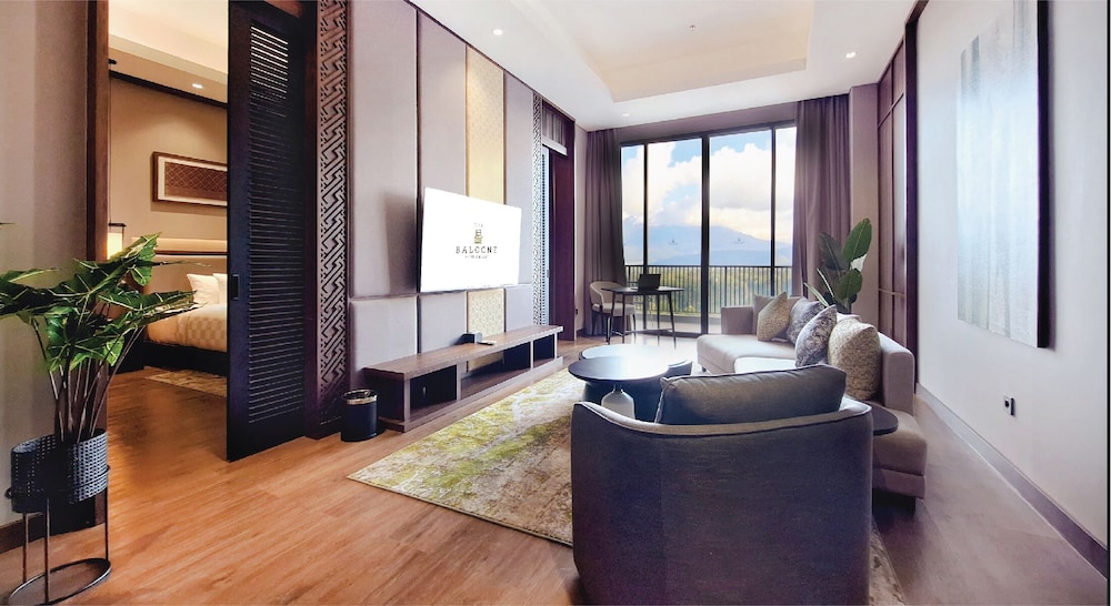 Junior Single Room, Balcony, Mountain View