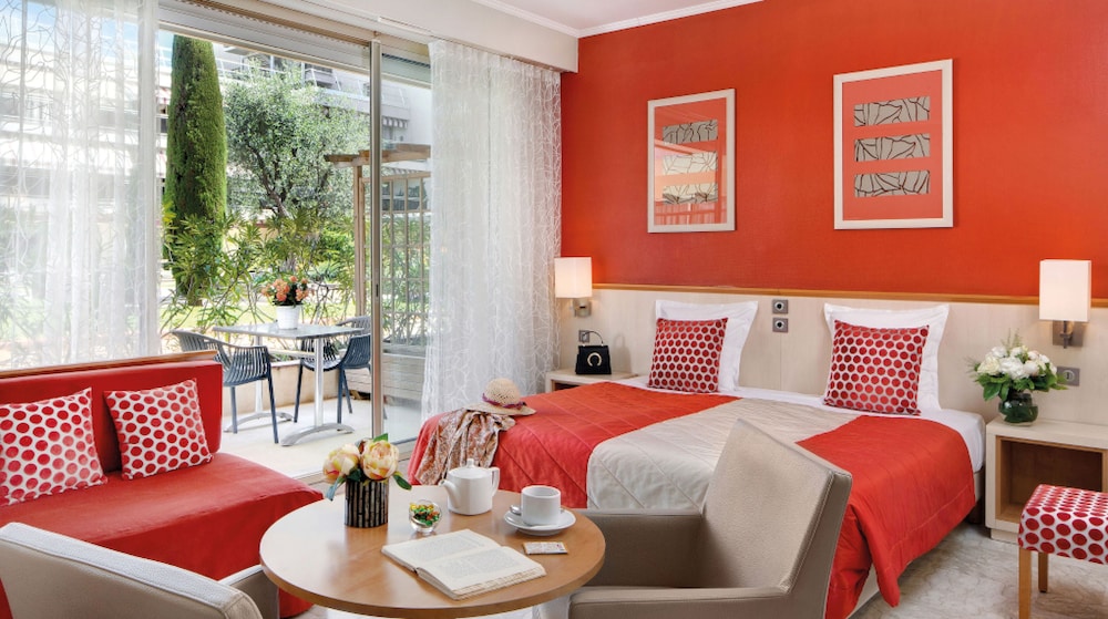 Comfort Room, Kitchenette - Photo 1