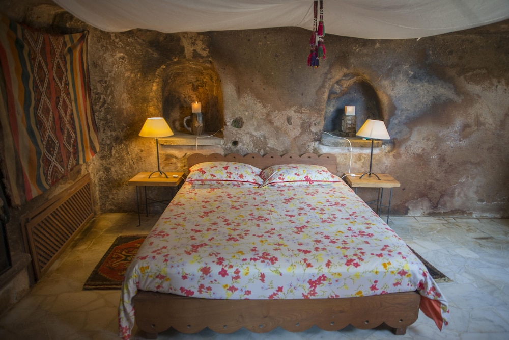 Traditional Triple Room, Fireplace, Valley View photo 2