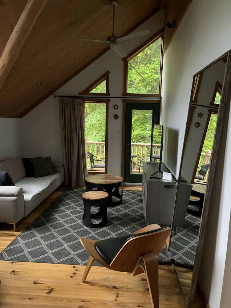 The EagleNest Suite, 1 Queen Bed
