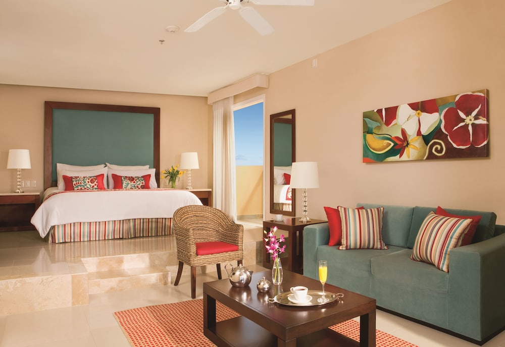Junior Suite Ocean Front King
