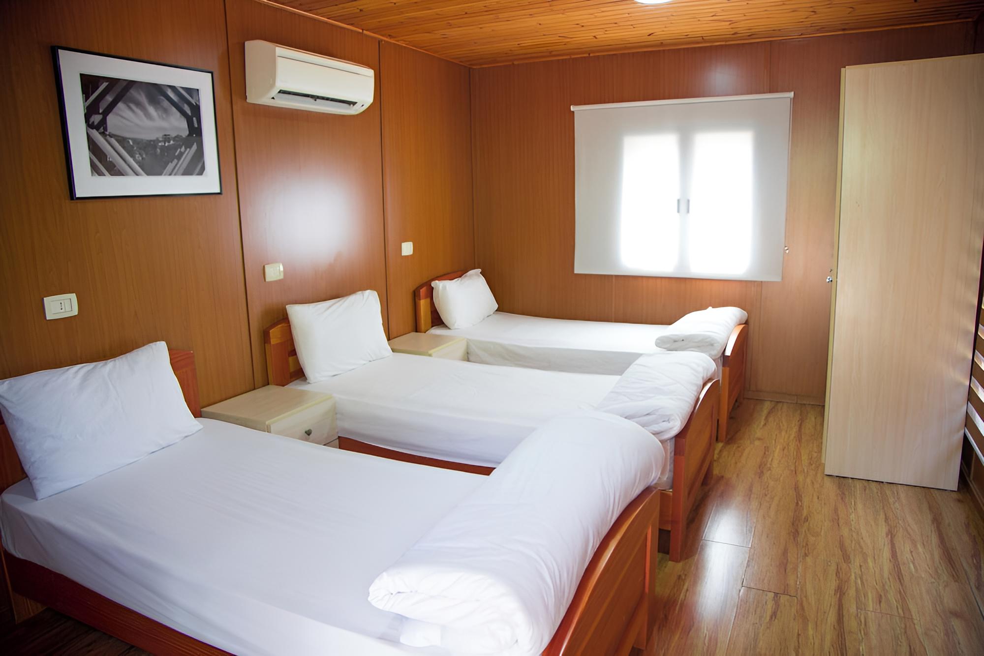 Panoramic Cabin, 3 Twin Beds, Accessible, Garden View photo 1