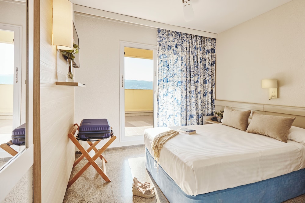 Standard Room (with air conditioning)