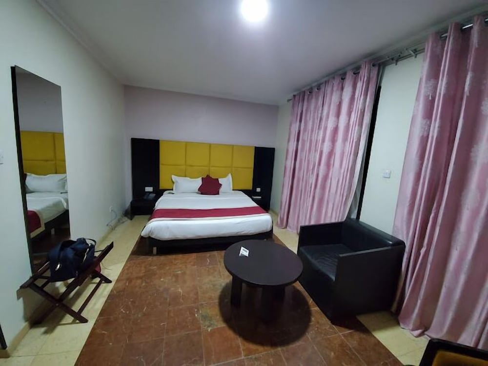 Deluxe Room, Balcony, Lake View photo 2