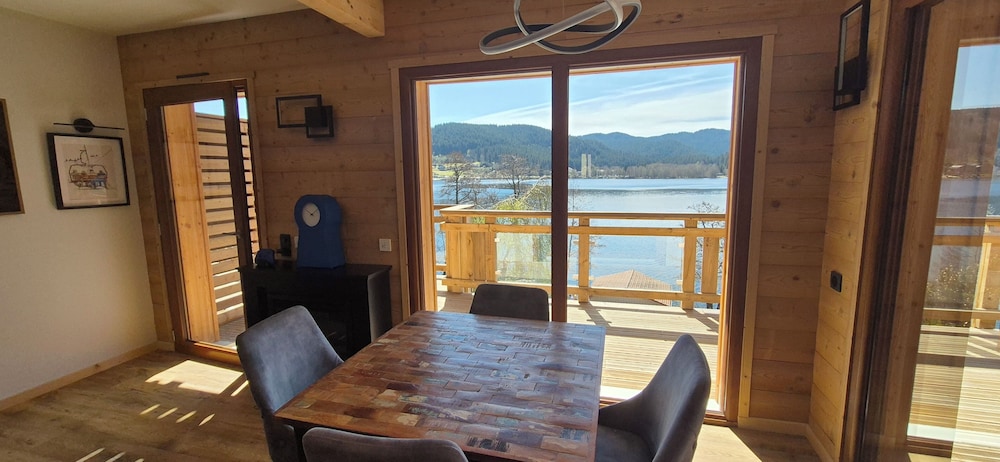 Senior Penthouse, Lake View