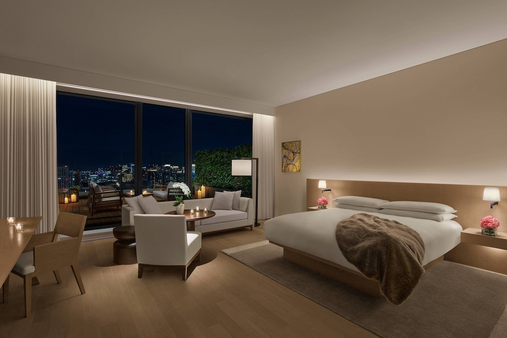 Room, 1 King Bed, Balcony, City View