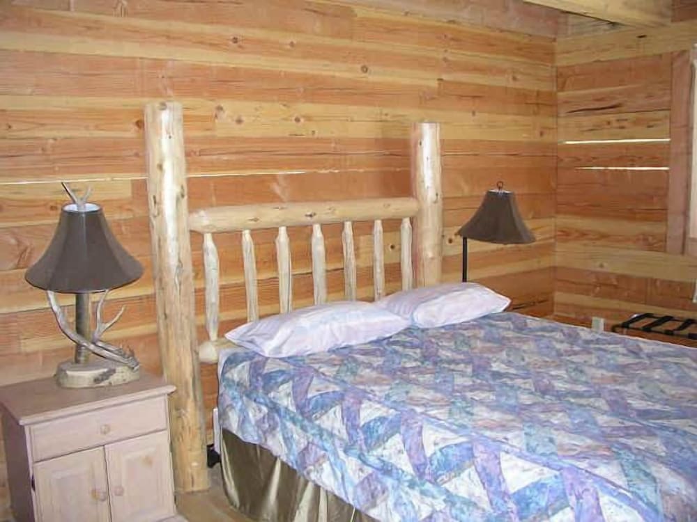 #37, Western, 4 bed