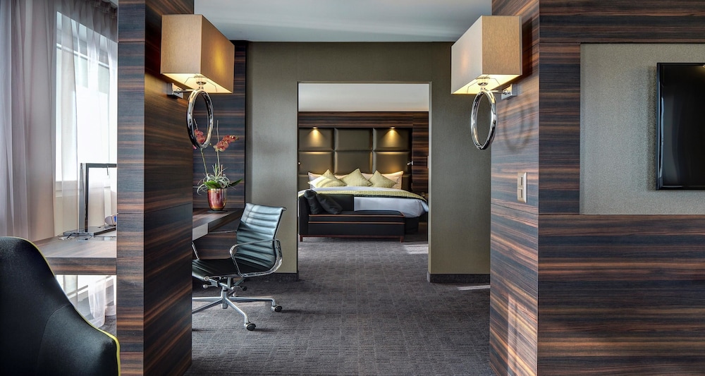 Room, 1 King Bed (With Sofabed)