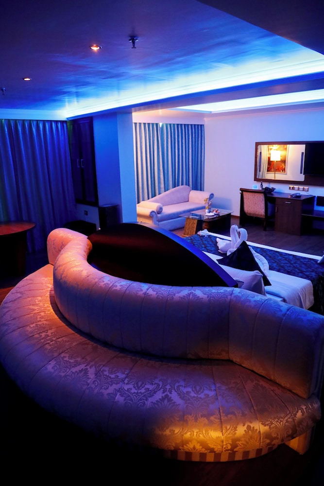 Honeymoon Room - Photo 4