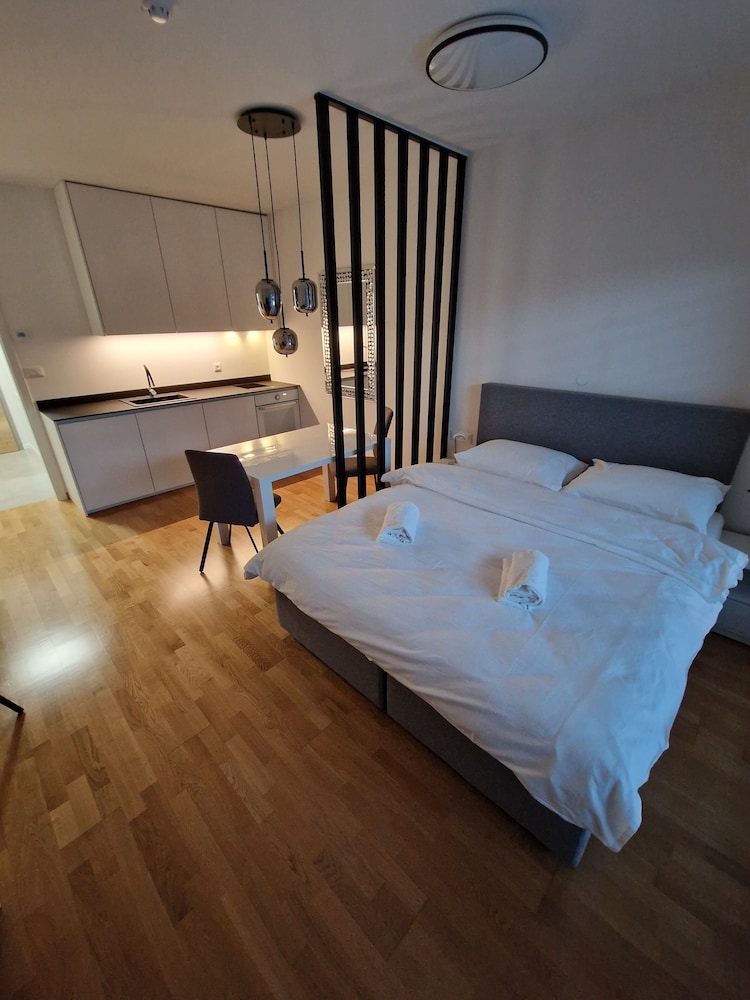 Elite Studio Suite, 1 Queen Bed