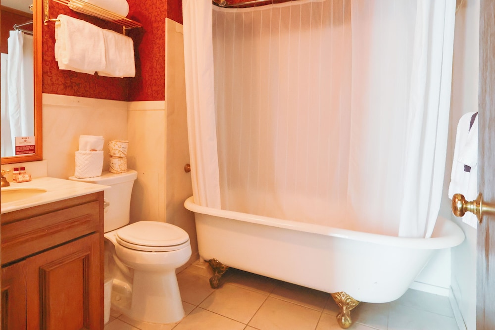 Standard Double Room, 2 Queen Beds photo 2