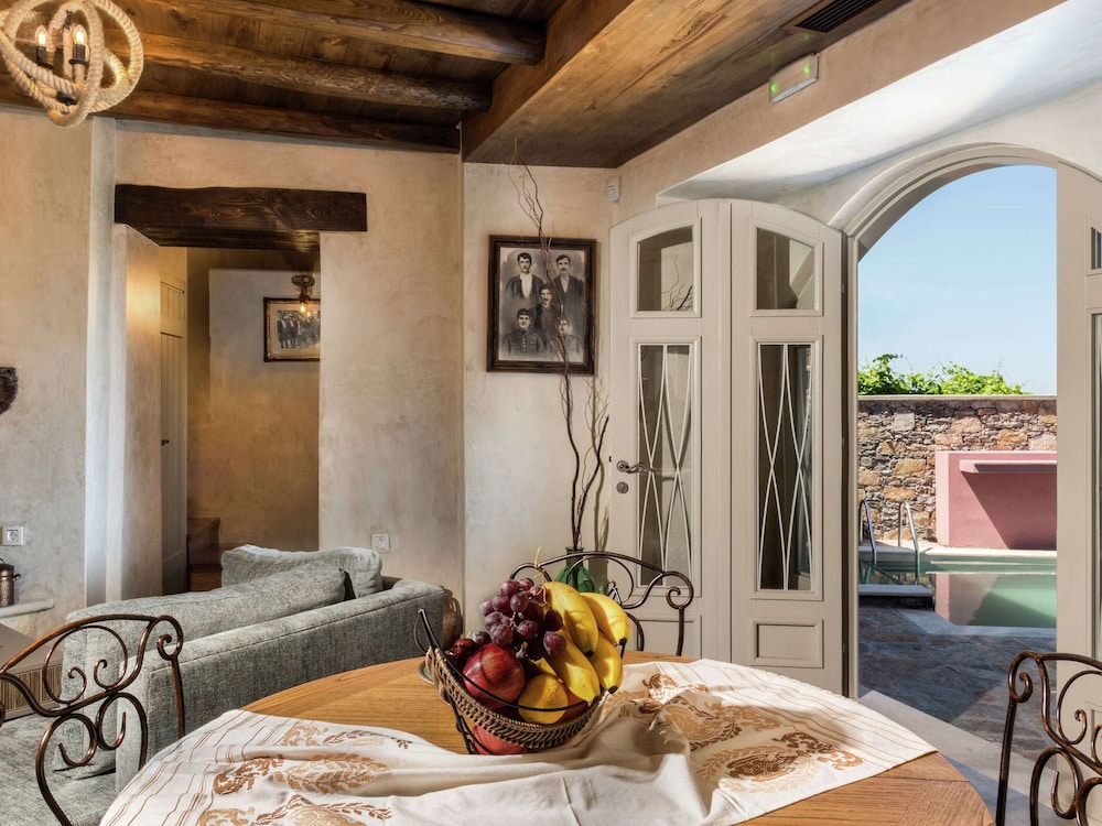 Villa photo 2