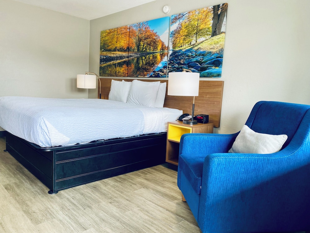 Standard Room, 1 King Bed - Photo 2