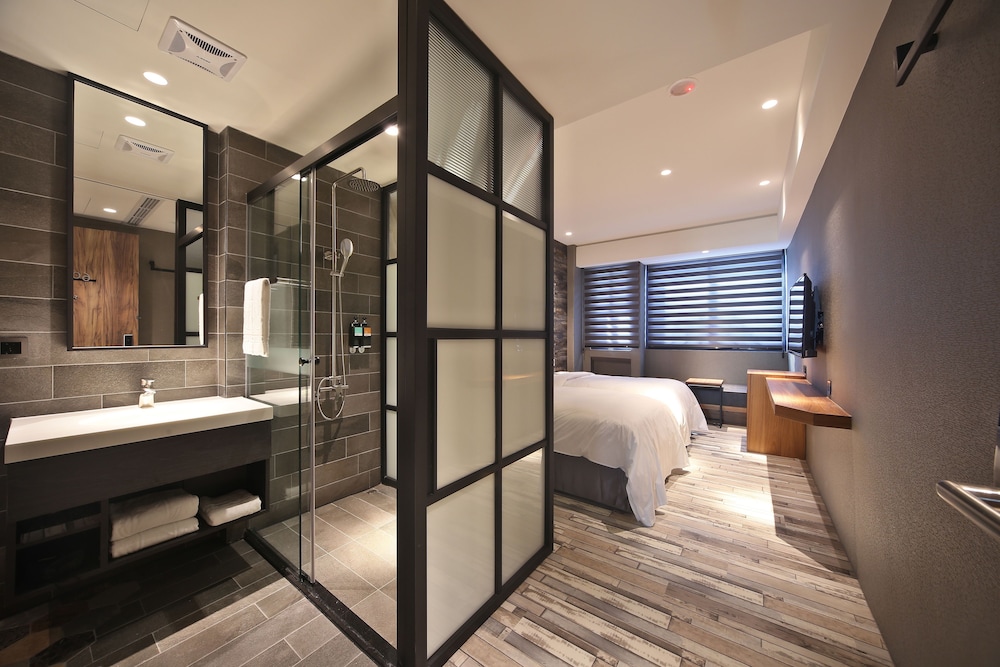 Deluxe Twin Room - Photo 8