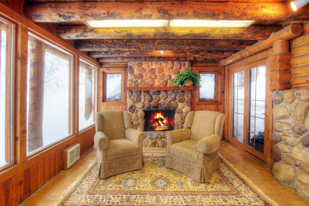 Log Cabin on the Stream photo 2