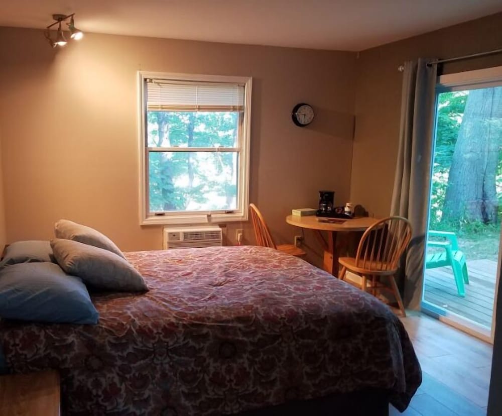 Standard Single Room, 1 Queen Bed, Non Smoking (Queen Bed Room) photo 1
