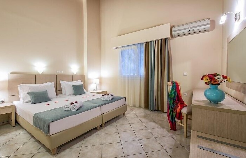 Standard Double Room, Garden View (No balcony) photo 2