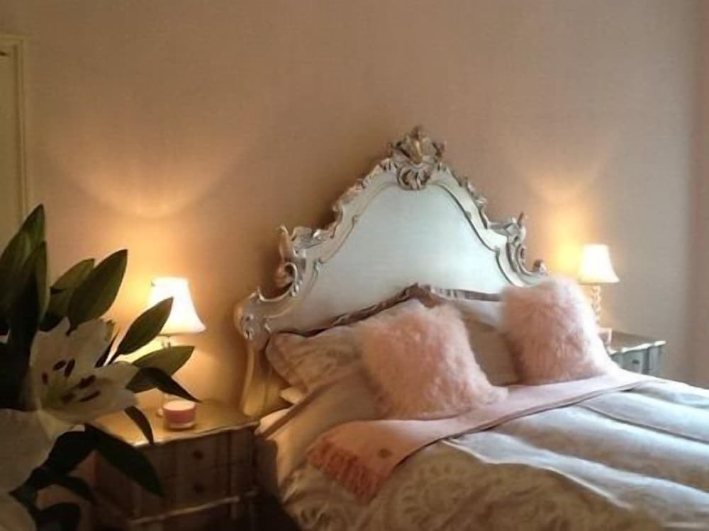 Luxury Double Room, 1 King Bed (Silver Room) photo 1