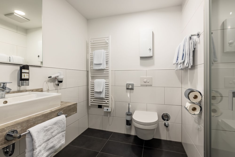 Standard Twin Room - Photo 3