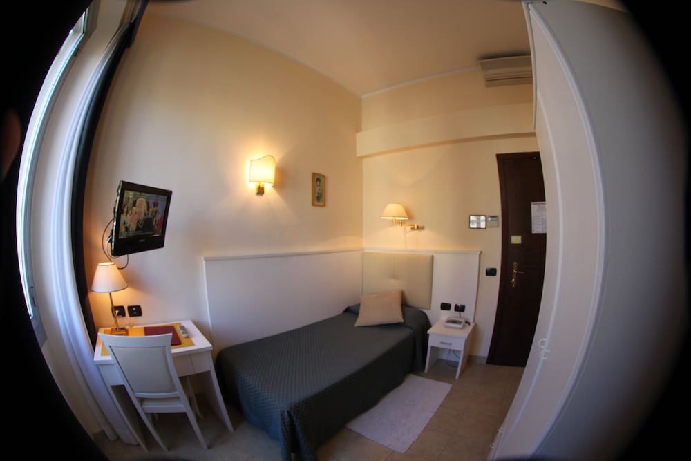 Standard Single Room photo 3