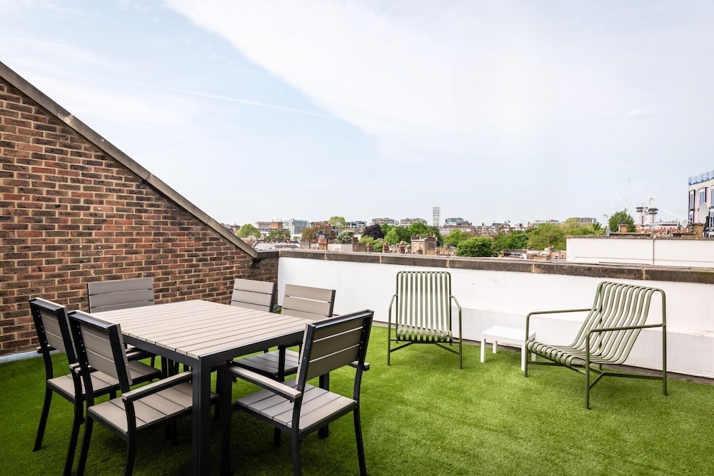 Grand Apartment, 3 Bedrooms, Courtyard View photo 1
