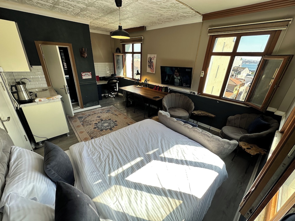 Panoramic Studio Suite, 1 Double Bed, Sea View, Overwater photo 1