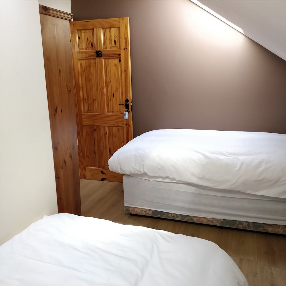 Economy Twin Room, Shared Bathroom photo 1